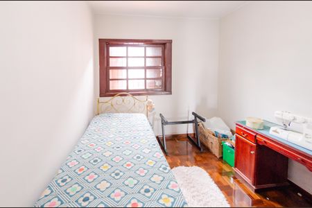 Casa à venda com 337m², 5 quartos e 3 vagas Casa à venda com 337m², 5 quartos e 3 vagasQuarto 3