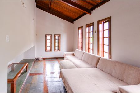 Casa à venda com 337m², 5 quartos e 3 vagas Casa à venda com 337m², 5 quartos e 3 vagasSala 2