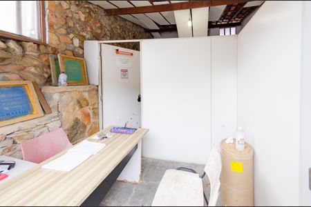 Casa à venda com 337m², 5 quartos e 3 vagas Casa à venda com 337m², 5 quartos e 3 vagasQuartinho