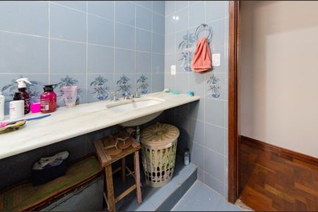 Casa à venda com 337m², 5 quartos e 3 vagas Casa à venda com 337m², 5 quartos e 3 vagasBanheiro suíte