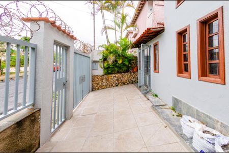 Casa à venda com 337m², 5 quartos e 3 vagas Casa à venda com 337m², 5 quartos e 3 vagasÁrea externa