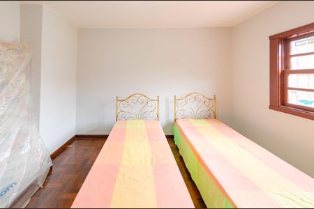 Casa à venda com 337m², 5 quartos e 3 vagas Casa à venda com 337m², 5 quartos e 3 vagasQuarto 1