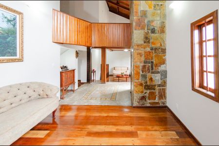 Casa à venda com 337m², 5 quartos e 3 vagas Casa à venda com 337m², 5 quartos e 3 vagasSala