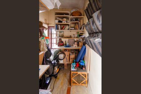 Casa à venda com 337m², 5 quartos e 3 vagas Casa à venda com 337m², 5 quartos e 3 vagasRoupeiro