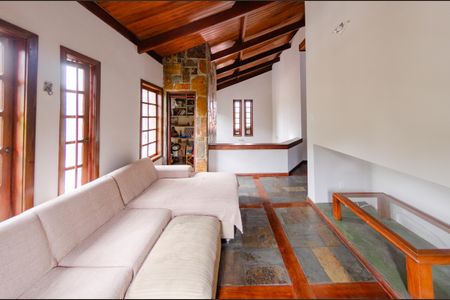 Casa à venda com 337m², 5 quartos e 3 vagas Casa à venda com 337m², 5 quartos e 3 vagasSala 2