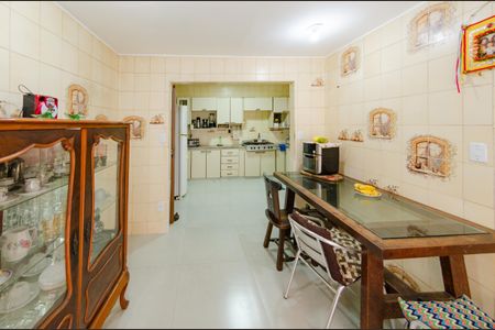 Casa à venda com 337m², 5 quartos e 3 vagas Casa à venda com 337m², 5 quartos e 3 vagasCozinha