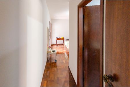 Casa à venda com 337m², 5 quartos e 3 vagas Casa à venda com 337m², 5 quartos e 3 vagasSuíte