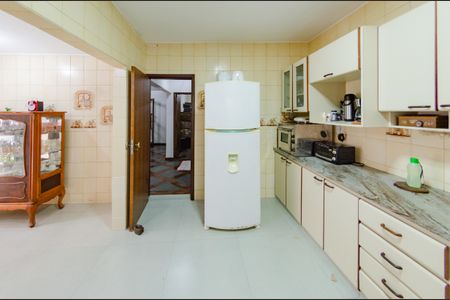 Casa à venda com 337m², 5 quartos e 3 vagas Casa à venda com 337m², 5 quartos e 3 vagasCozinha