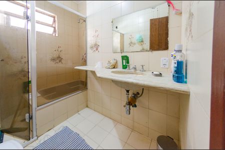 Casa à venda com 337m², 5 quartos e 3 vagas Casa à venda com 337m², 5 quartos e 3 vagasBanheiro social