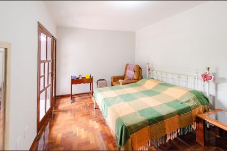 Casa à venda com 337m², 5 quartos e 3 vagas Casa à venda com 337m², 5 quartos e 3 vagasSuíte