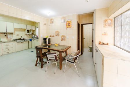 Casa à venda com 337m², 5 quartos e 3 vagas Casa à venda com 337m², 5 quartos e 3 vagasCozinha