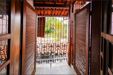 Casa à venda com 337m², 5 quartos e 3 vagas Casa à venda com 337m², 5 quartos e 3 vagasVaranda suíte