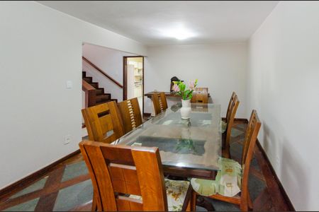 Casa à venda com 337m², 5 quartos e 3 vagas Casa à venda com 337m², 5 quartos e 3 vagasSala de jantar