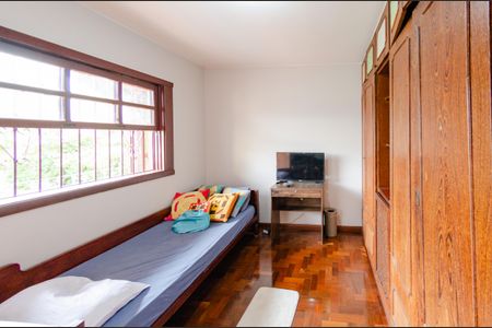 Casa à venda com 337m², 5 quartos e 3 vagas Casa à venda com 337m², 5 quartos e 3 vagasQuarto 2