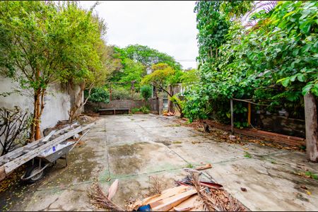 Casa à venda com 337m², 5 quartos e 3 vagas Casa à venda com 337m², 5 quartos e 3 vagasÁrea externa