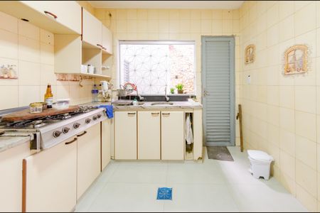 Casa à venda com 337m², 5 quartos e 3 vagas Casa à venda com 337m², 5 quartos e 3 vagasCozinha