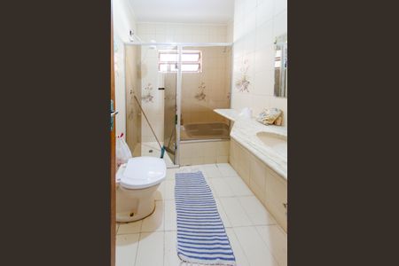 Casa à venda com 337m², 5 quartos e 3 vagas Casa à venda com 337m², 5 quartos e 3 vagasBanheiro social