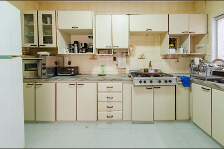 Casa à venda com 337m², 5 quartos e 3 vagas Casa à venda com 337m², 5 quartos e 3 vagasCozinha