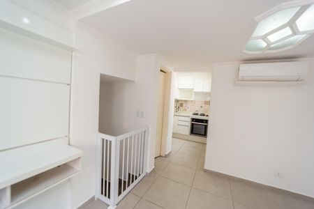 Sala de casa de condomínio à venda com 2 quartos, 82m² em Vila Paranagua, São Paulo