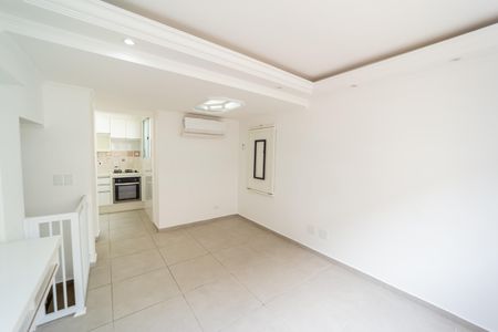 Sala de casa de condomínio à venda com 2 quartos, 82m² em Vila Paranagua, São Paulo