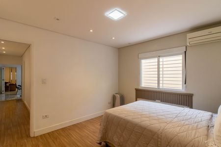 Casa à venda com 200m², 3 quartos e 2 vagas Casa à venda com 200m², 3 quartos e 2 vagasSuíte