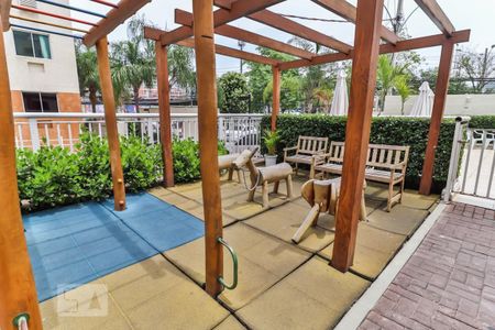 Apartamento à venda com 48m², 2 quartos e 1 vaga Apartamento à venda com 48m², 2 quartos e 1 vagaÁrea comum - Playground