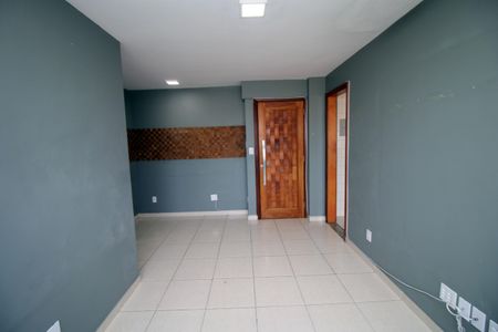 Sala de apartamento para alugar com 2 quartos, 51m² em Olaria, Rio de Janeiro