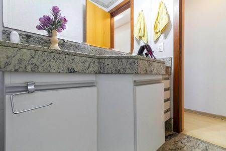 Apartamento à venda com 135m², 4 quartos e 3 vagasBanheiro social 2