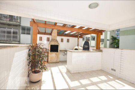 Apartamento à venda com 244m², 4 quartos e 2 vagas Apartamento à venda com 244m², 4 quartos e 2 vagasÁrea comum - Churrasqueira