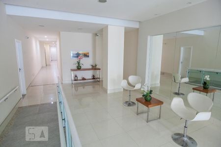 Apartamento à venda com 244m², 4 quartos e 2 vagas Apartamento à venda com 244m², 4 quartos e 2 vagasHall de Entrada