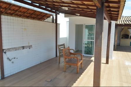 Apartamento à venda com 244m², 4 quartos e 2 vagas Apartamento à venda com 244m², 4 quartos e 2 vagasTerraço