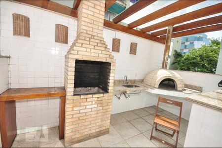 Apartamento à venda com 244m², 4 quartos e 2 vagas Apartamento à venda com 244m², 4 quartos e 2 vagasÁrea comum - Churrasqueira