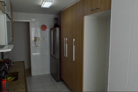 Apartamento à venda com 244m², 4 quartos e 2 vagas Apartamento à venda com 244m², 4 quartos e 2 vagasCozinha