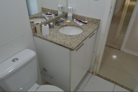Apartamento à venda com 244m², 4 quartos e 2 vagas Apartamento à venda com 244m², 4 quartos e 2 vagasBanheiro da Suíte 1