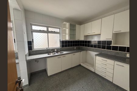 Apartamento à venda com 140m², 4 quartos e 3 vagas