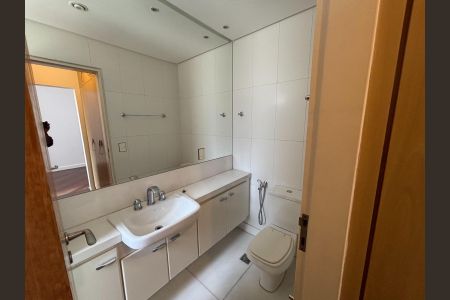 Apartamento à venda com 140m², 4 quartos e 3 vagas