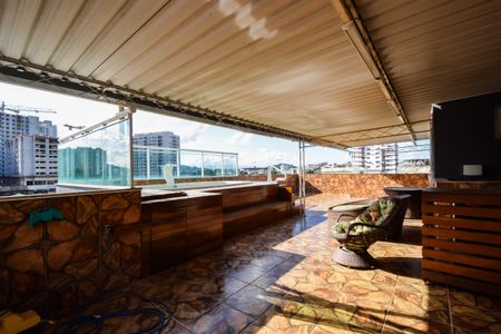 Casa de condomínio para alugar com 240m², 3 quartos e 1 vaga Casa de condomínio para alugar com 240m², 3 quartos e 1 vagaTerraço