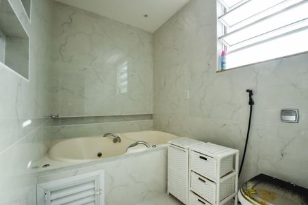 Casa de condomínio para alugar com 240m², 3 quartos e 1 vaga Casa de condomínio para alugar com 240m², 3 quartos e 1 vagaBanheiro Suíte
