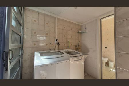 Casa à venda com 172m², 3 quartos e 2 vagasÁrea de Serviço