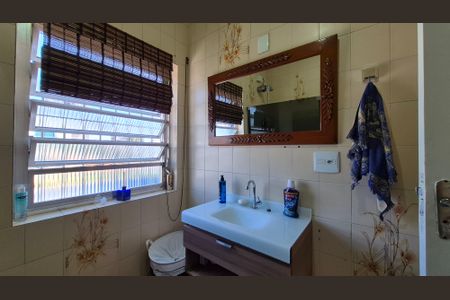 Casa à venda com 172m², 3 quartos e 2 vagasBanheiro