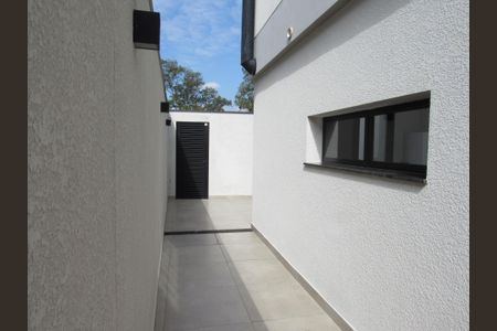 Casa à venda com 130m², 3 quartos e 4 vagasQuintal