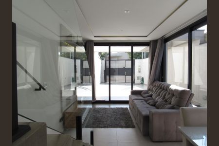 Casa à venda com 130m², 3 quartos e 4 vagasSala