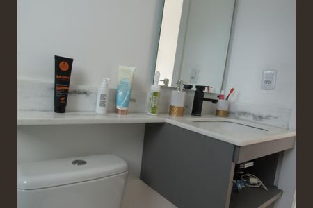 Casa à venda com 130m², 3 quartos e 4 vagasBanheiro da Suíte 2