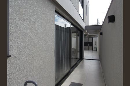 Casa à venda com 130m², 3 quartos e 4 vagasQuintal