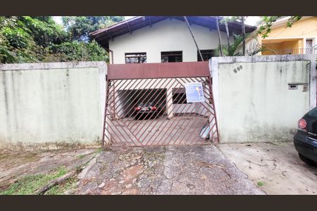 Casa à venda com 380m², 5 quartos e 4 vagas Casa à venda com 380m², 5 quartos e 4 vagasFachada