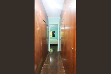 Casa à venda com 380m², 5 quartos e 4 vagas Casa à venda com 380m², 5 quartos e 4 vagasSuíte