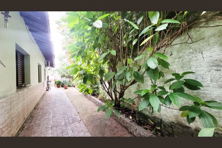 Casa à venda com 380m², 5 quartos e 4 vagas Casa à venda com 380m², 5 quartos e 4 vagasÁrea Externa