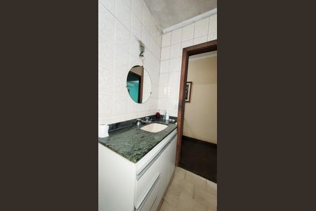 Casa à venda com 380m², 5 quartos e 4 vagas Casa à venda com 380m², 5 quartos e 4 vagasBanheiro Social