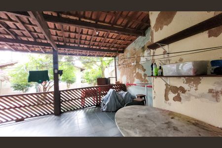 Casa à venda com 380m², 5 quartos e 4 vagas Casa à venda com 380m², 5 quartos e 4 vagasÁrea comum - Churrasqueira