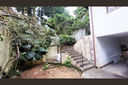 Casa à venda com 380m², 5 quartos e 4 vagas Casa à venda com 380m², 5 quartos e 4 vagasQuintal